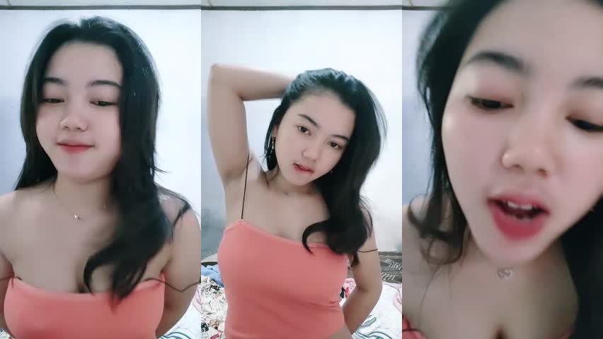 Nonton Bokep Indo Catrine Ngangkang Pamerin Jembut Tipis Memek Tembem Aduhai